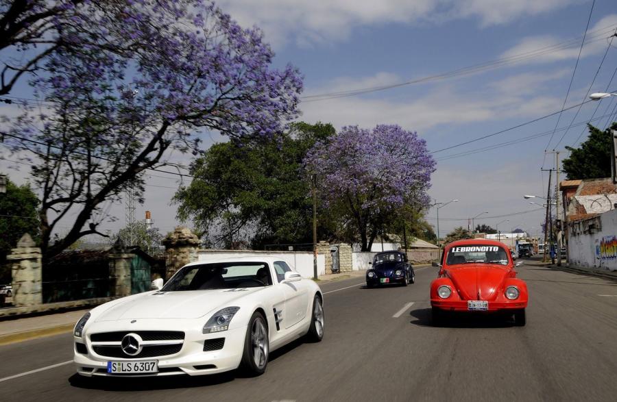  Mercedes-Benz SLS AMG White 2011 года  (фото 6 из 29)